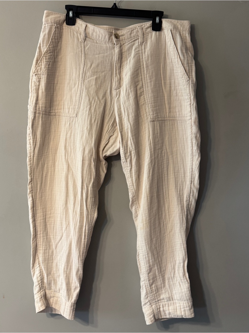 Old Navy | Women's Cream Cropped Cargo Pants | 14